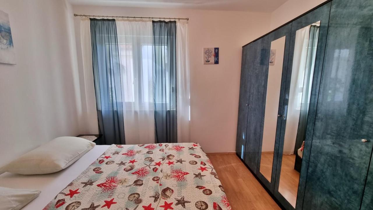 Slado Apartment *